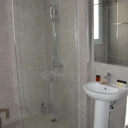 Laertis - By Imh Travel & Tours Daire Pafos