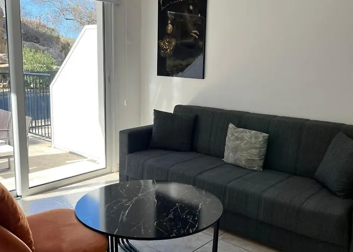 Laertis - By Imh Travel & Tours * パ フォス